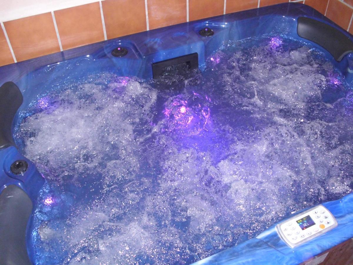 Casa Rural Con Jacuzzi Taberna Del Tio Pedro Cabanas de Polendos Exterior photo