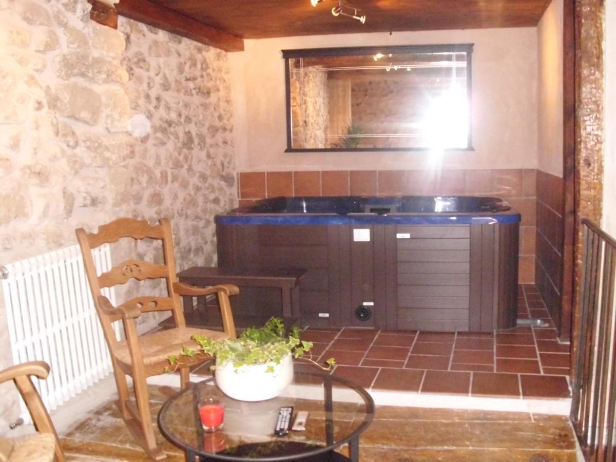 Casa Rural Con Jacuzzi Taberna Del Tio Pedro Cabanas de Polendos Exterior photo