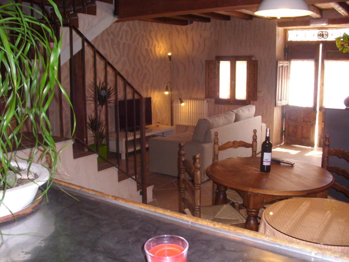 Casa Rural Con Jacuzzi Taberna Del Tio Pedro Cabanas de Polendos Exterior photo